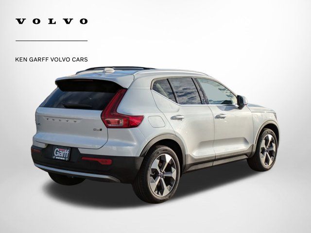 2025 Volvo XC40 Core Bright Theme