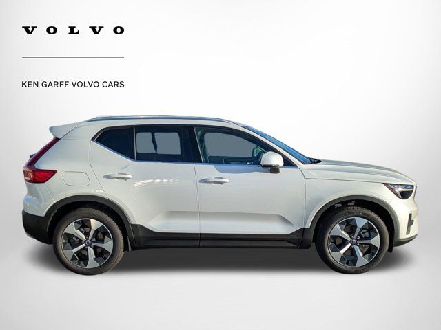 2025 Volvo XC40 Core Bright Theme