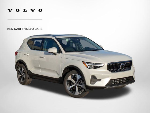 2025 Volvo XC40 Core Bright Theme