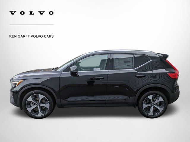 2025 Volvo XC40 Core Bright Theme