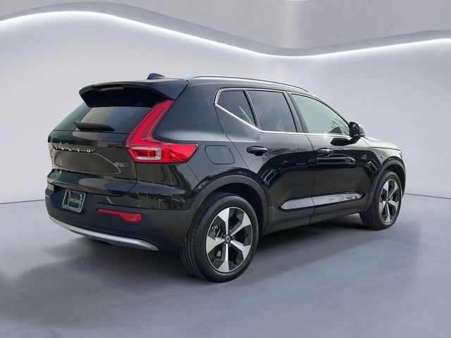 2025 Volvo XC40 Core Bright Theme