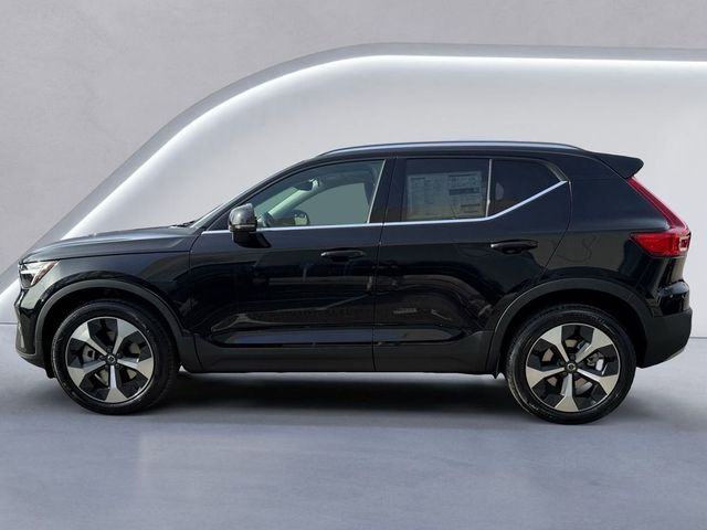 2025 Volvo XC40 Core Bright Theme