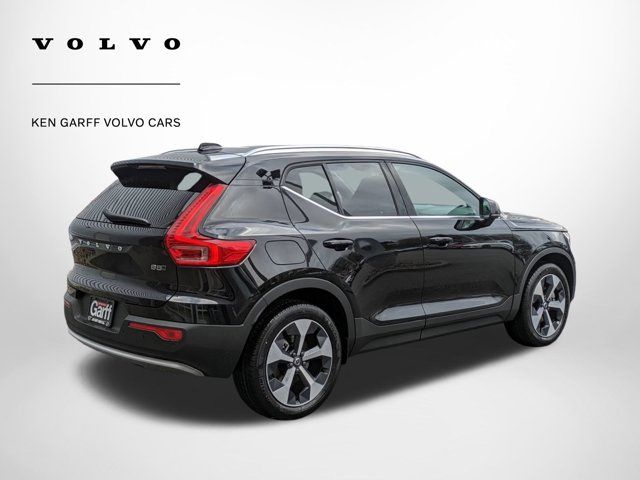 2025 Volvo XC40 Core Bright Theme