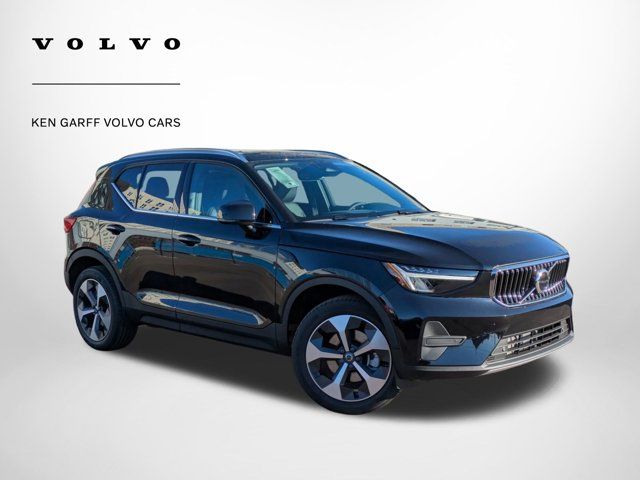 2025 Volvo XC40 Core Bright Theme