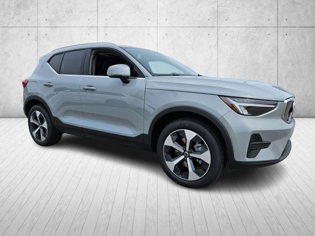 2025 Volvo XC40 Core Bright Theme