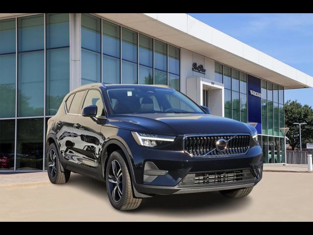 2025 Volvo XC40 Core Bright Theme