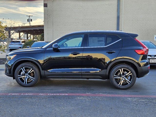 2025 Volvo XC40 Core Bright Theme