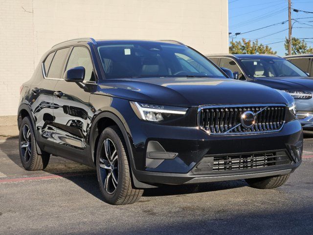 2025 Volvo XC40 Core Bright Theme