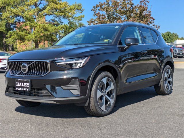 2025 Volvo XC40 Core Bright Theme