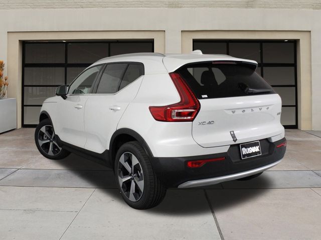 2025 Volvo XC40 Core Bright Theme