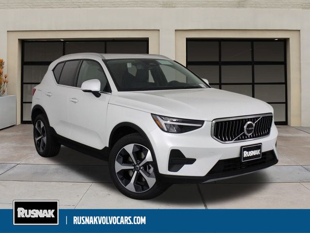 2025 Volvo XC40 Core Bright Theme