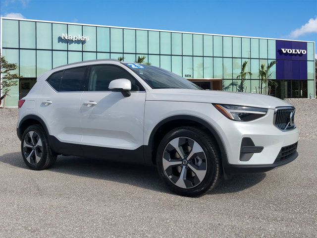 2025 Volvo XC40 Core Bright Theme