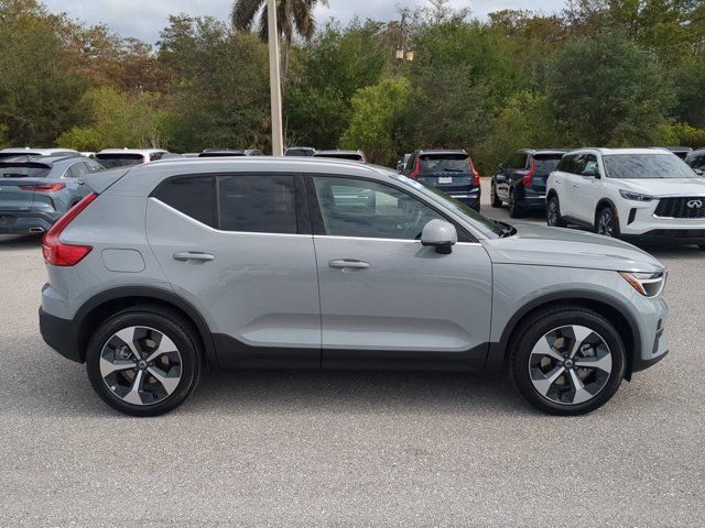 2025 Volvo XC40 Core Bright Theme