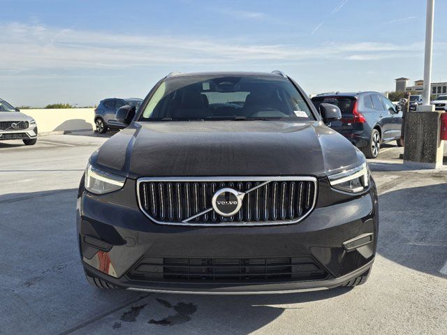 2025 Volvo XC40 Core Bright Theme