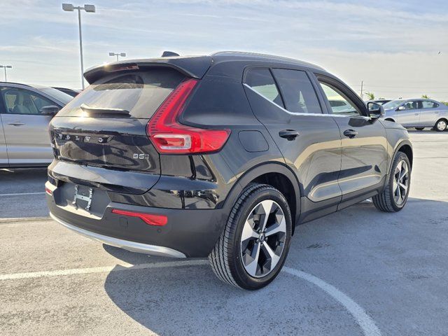 2025 Volvo XC40 Core Bright Theme