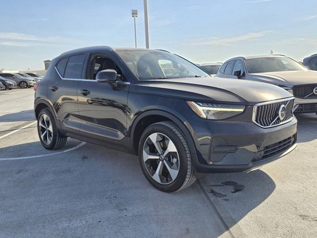 2025 Volvo XC40 Core Bright Theme