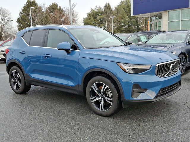 2025 Volvo XC40 Core Bright Theme