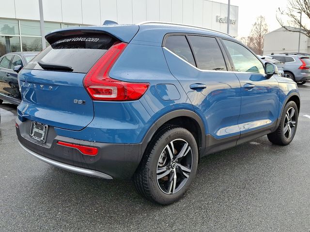 2025 Volvo XC40 Core Bright Theme