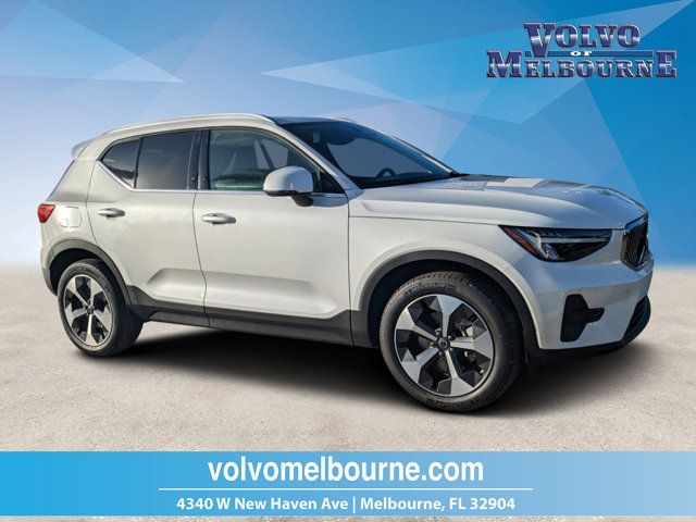 2025 Volvo XC40 Core Bright Theme