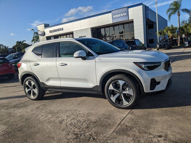 2025 Volvo XC40 Core Bright Theme