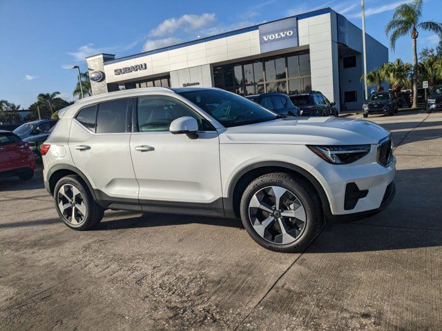 2025 Volvo XC40 Core Bright Theme