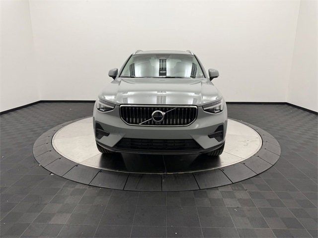 2025 Volvo XC40 Core Bright Theme