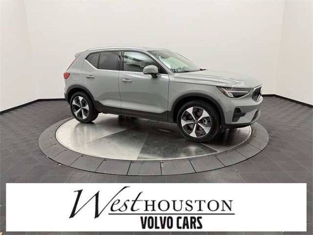 2025 Volvo XC40 Core Bright Theme