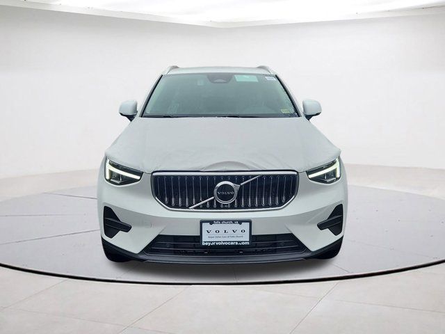 2025 Volvo XC40 Core Bright Theme