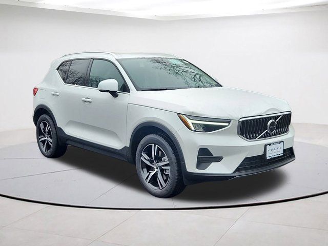 2025 Volvo XC40 Core Bright Theme