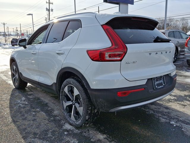 2025 Volvo XC40 Core Bright Theme