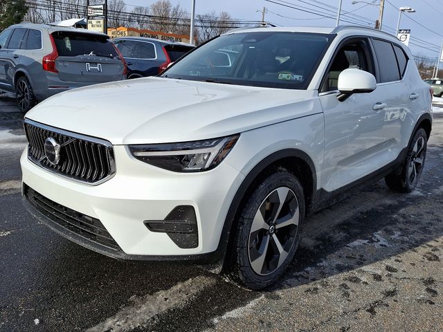 2025 Volvo XC40 Core Bright Theme