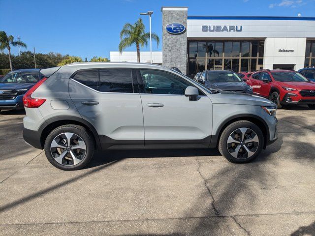 2025 Volvo XC40 Core Bright Theme