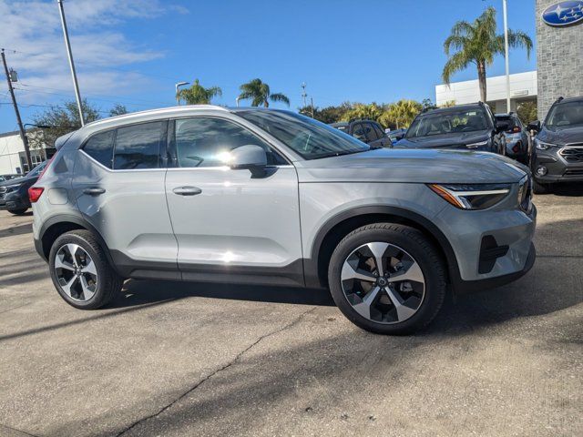 2025 Volvo XC40 Core Bright Theme