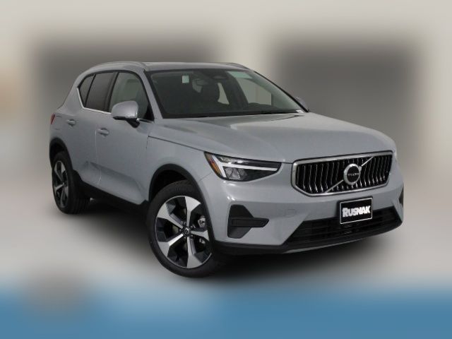 2025 Volvo XC40 Core Bright Theme