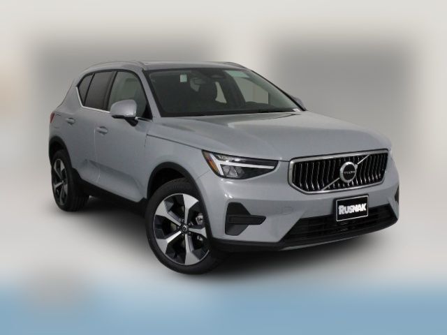 2025 Volvo XC40 Core Bright Theme