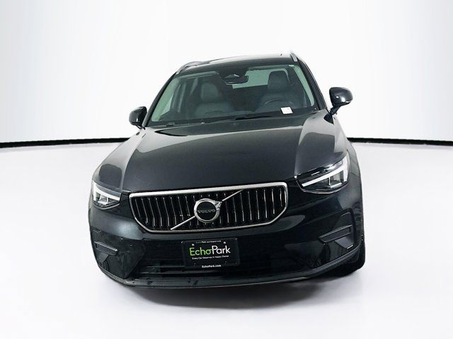 2025 Volvo XC40 Core Bright Theme