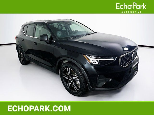 2025 Volvo XC40 Core Bright Theme