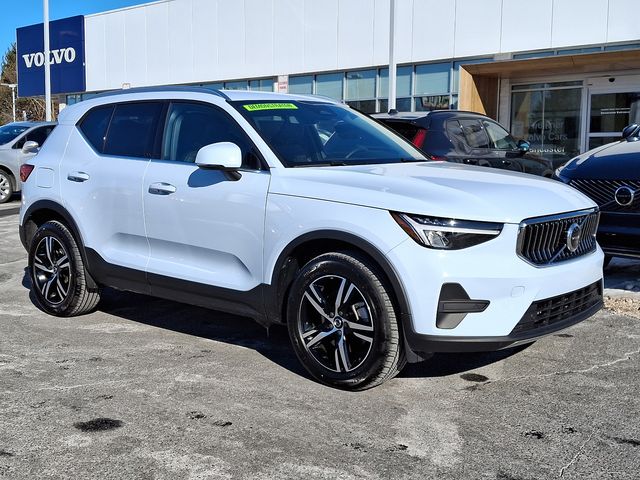 2025 Volvo XC40 Core Bright Theme