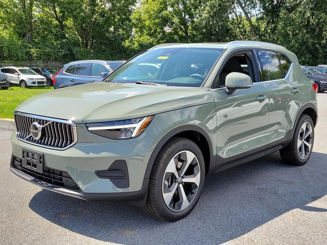 2025 Volvo XC40 Core Bright Theme