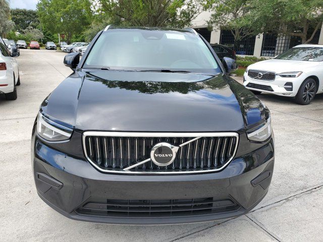 2025 Volvo XC40 Core Bright Theme