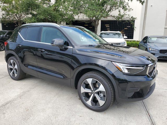 2025 Volvo XC40 Core Bright Theme