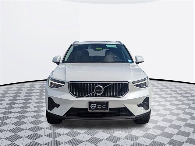 2025 Volvo XC40 Core Bright Theme