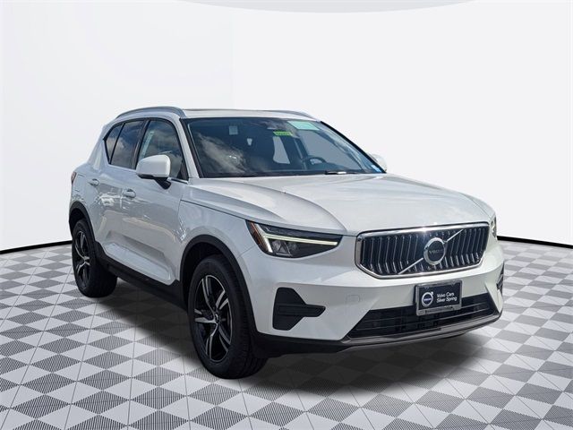 2025 Volvo XC40 Core Bright Theme