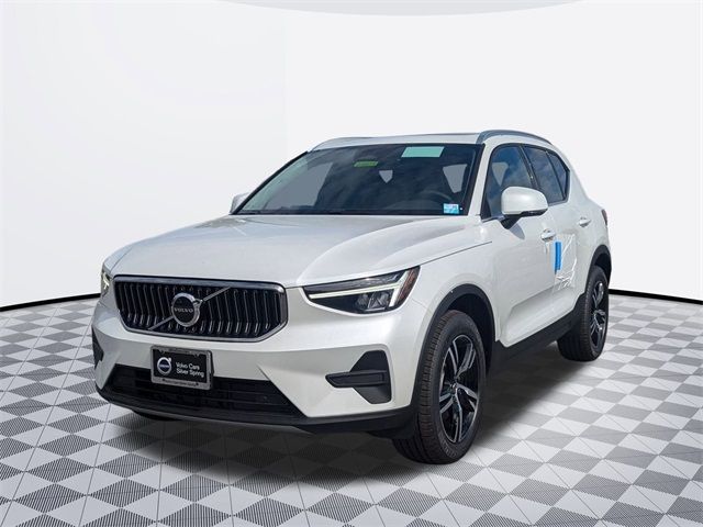 2025 Volvo XC40 Core Bright Theme