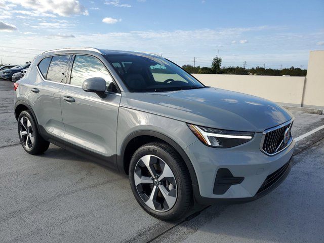 2025 Volvo XC40 Core Bright Theme