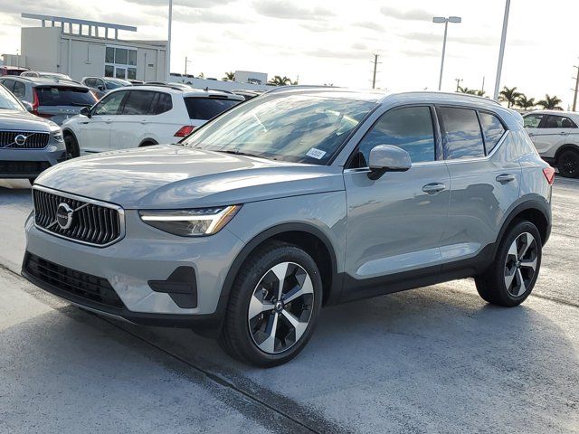 2025 Volvo XC40 Core Bright Theme