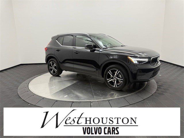 2025 Volvo XC40 Core Bright Theme