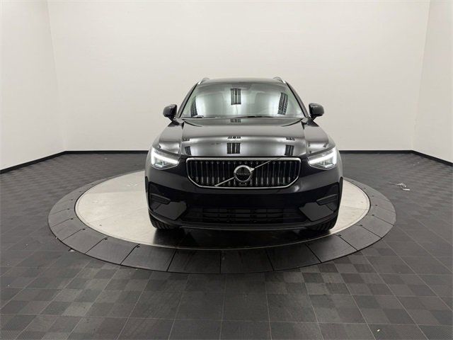 2025 Volvo XC40 Core Bright Theme