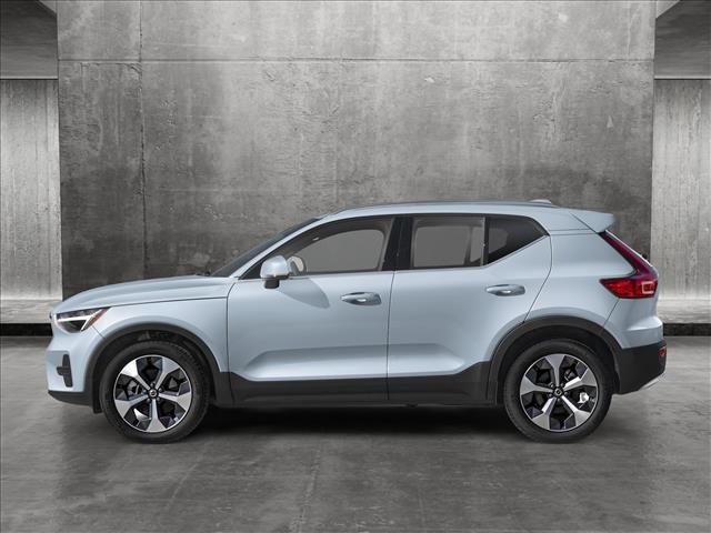 2025 Volvo XC40 Core Bright Theme