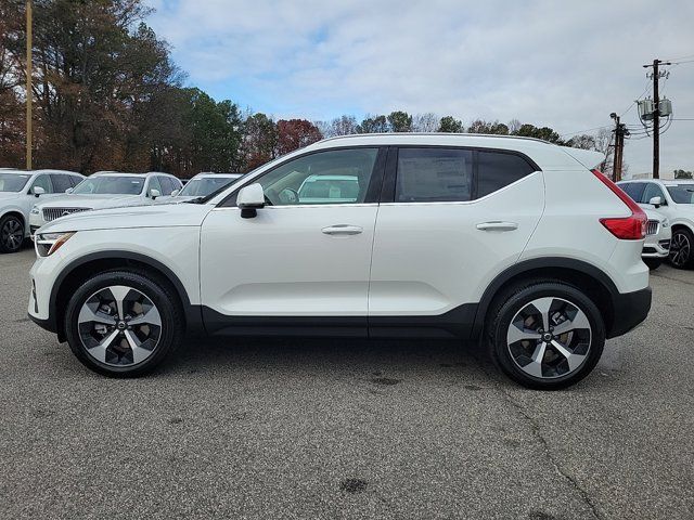 2025 Volvo XC40 Core Bright Theme